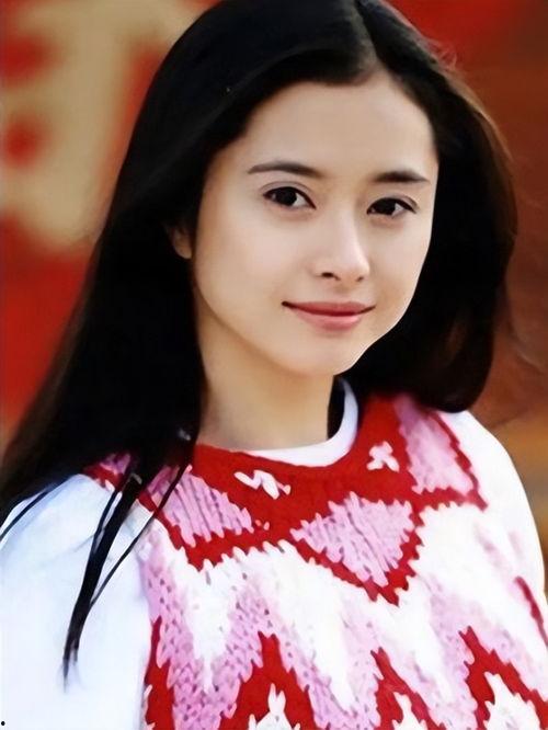 娱乐爆料易梦玲是谁扮演的,易梦玲角色扮演揭秘，神秘演员身份引热议  第2张